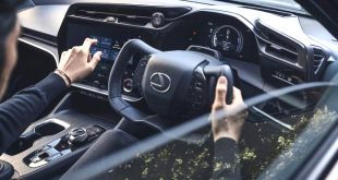 Kendaraan listrik pertama Lexus akan memiliki Kemudi bergaya Tesla